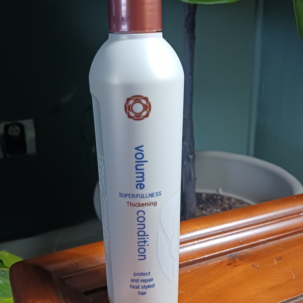 Thermafuse Volume Condition Thickening Hair Product 8oz Bottle.